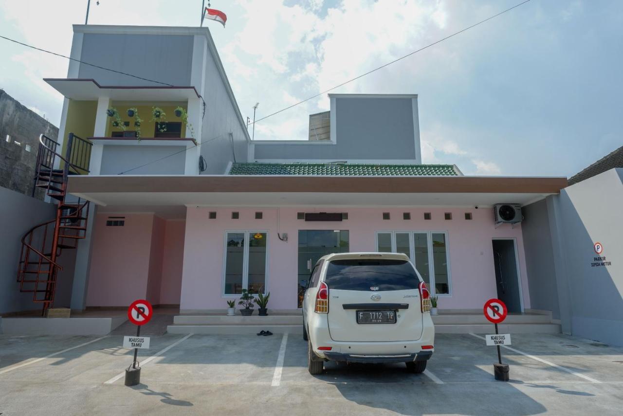 Reddoorz Near Rita Supermall Purwokerto 2 المظهر الخارجي الصورة